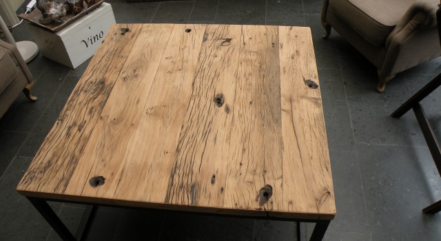 Salontafel met metalen onderstel